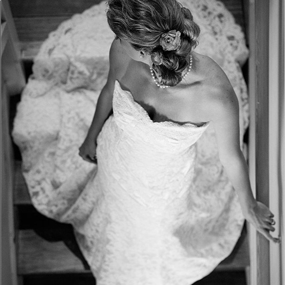 Hayley Paige. This was her Cricket Wedding Dress.